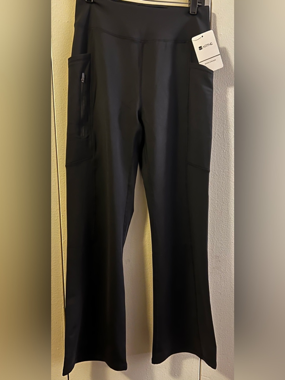 Black Flared Active Leggings with Side Pockets by Afitne (Size M)